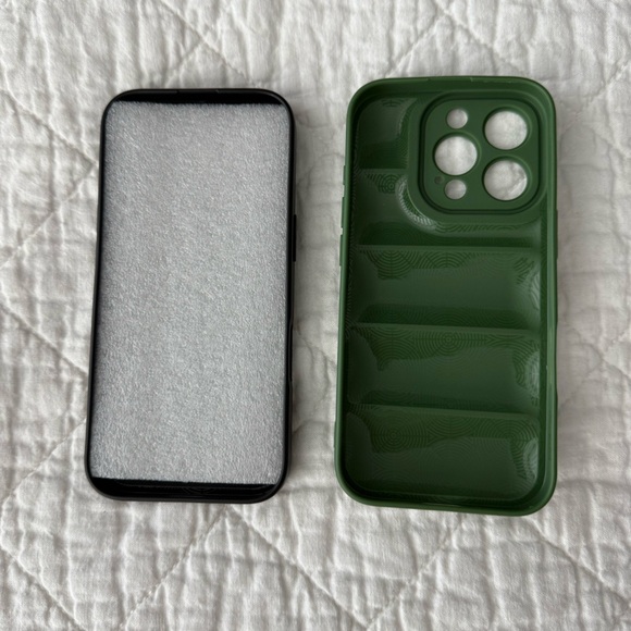iPhone 16 Pro Black & Green Smartphone Cases - Picture 4 of 4